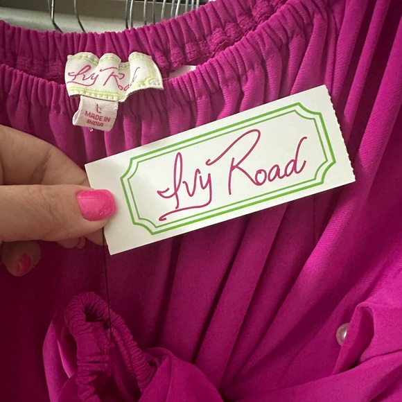 Brand NWT ๐ฉท Ivy Road Fuchsia Pink Dress Ruffle Pearl Beaded Sleeves ๐ Large ๐ - Picture 5 of 9